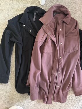 Two-Tone Snap-Front Fleece Shacket - Black & Mauve